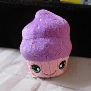 Squeezeamals Mini Cupcake 4" high